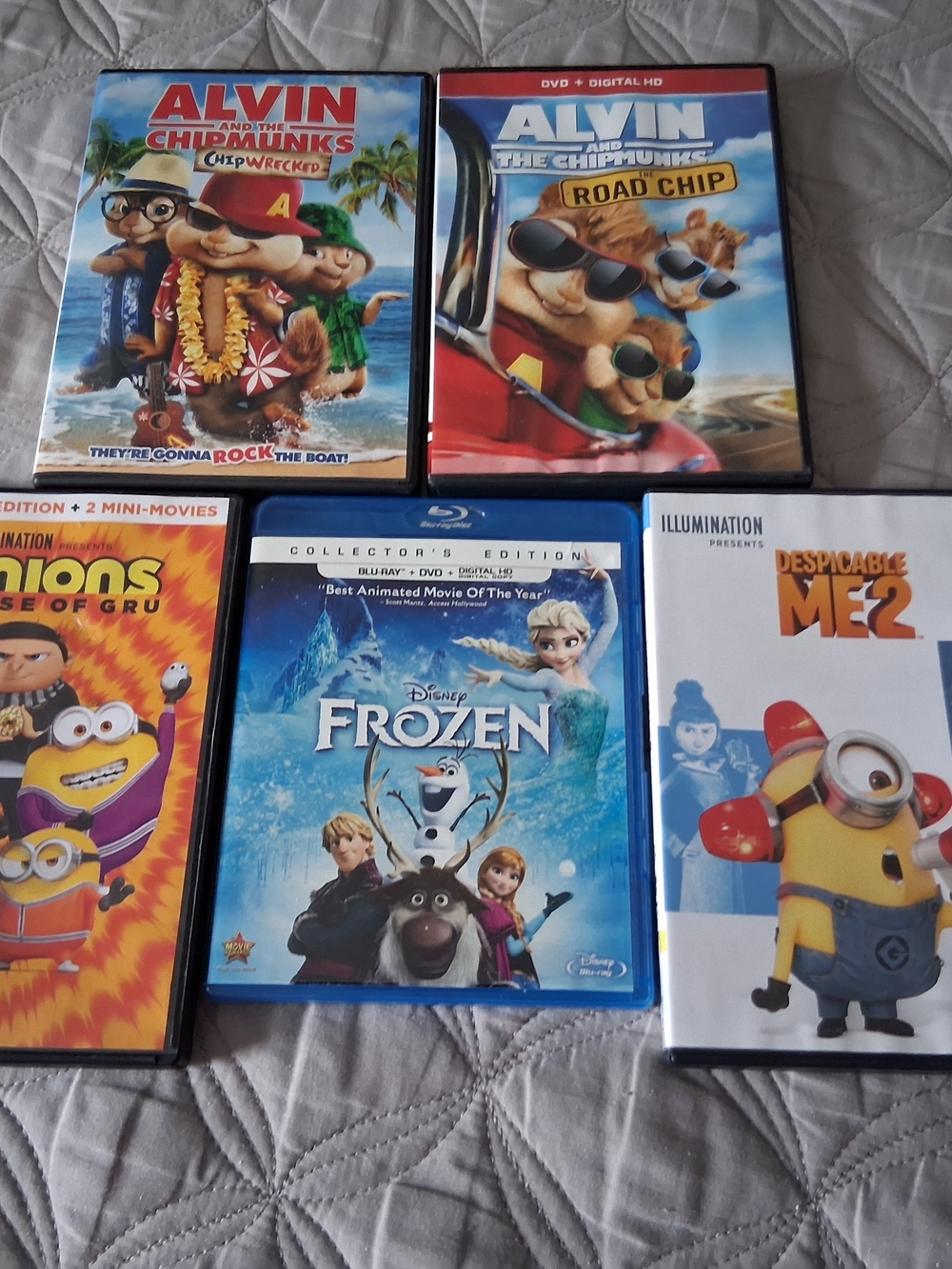 Kids DVD and Bluray lot of 5 Frozen Minions Alvin Chipmunk movies